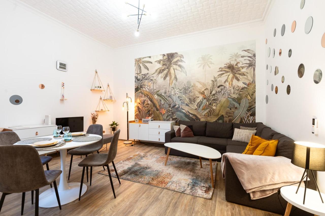 Stylish Modern Apartment Next To New York Cafe Boedapest Buitenkant foto